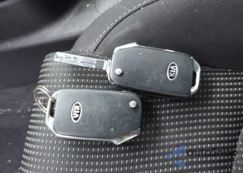 2019 Kia Forte Lxs z USA, uszkodzony, nr VIN 3KPF24AD5KE059925